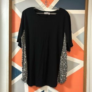 Women’s black and cheetah print zenana tee